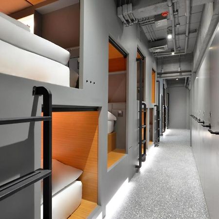 Хостел Tiang Capsule Бангкок Экстерьер фото